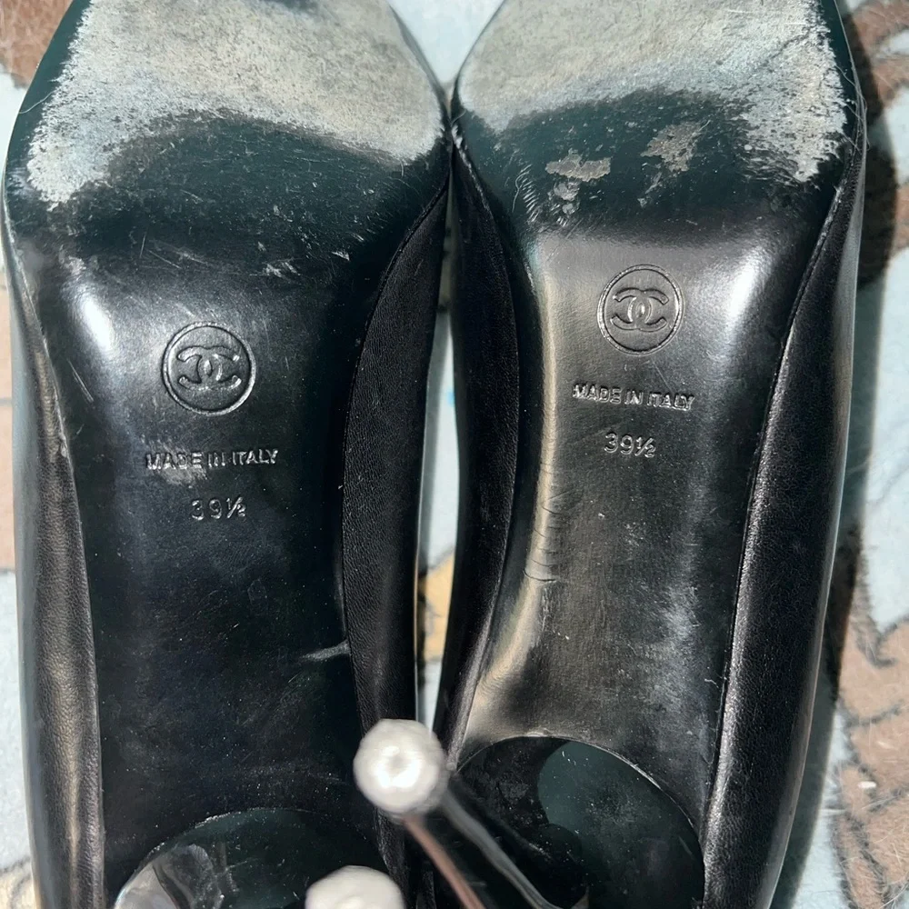 ✨Beautiful authentic Chanel vintage black leather heels. Size 39.5✨ - Picture 5 of 8